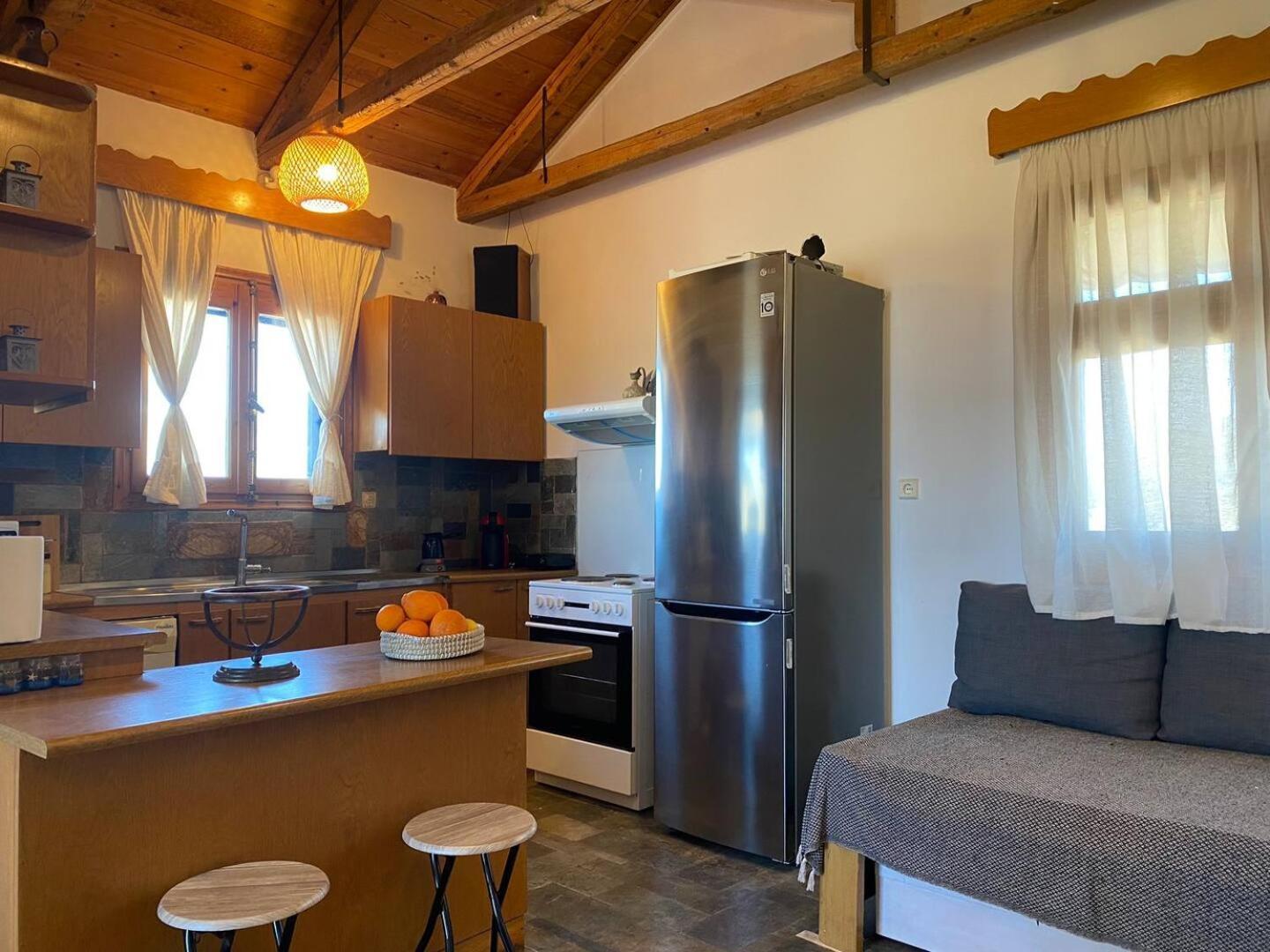 Nikita'S Apartment, With Seaview คาลามากิ ภายนอก รูปภาพ