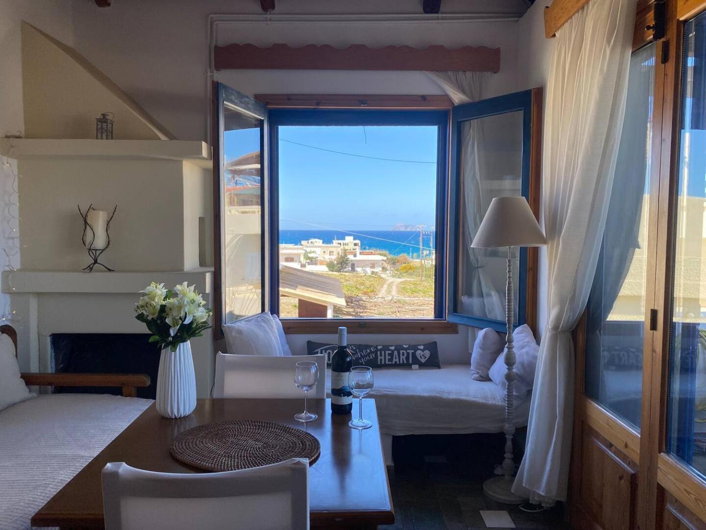 Nikita'S Apartment, With Seaview คาลามากิ ภายนอก รูปภาพ