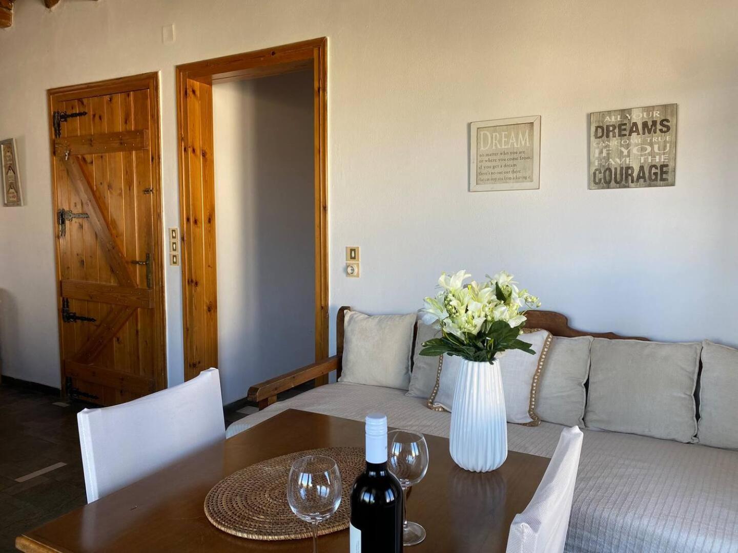 Nikita'S Apartment, With Seaview คาลามากิ ภายนอก รูปภาพ